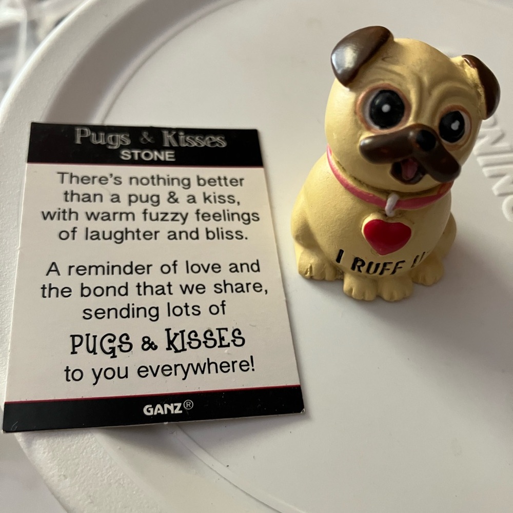 Ganz Pugs & Kisses Figurine with message card